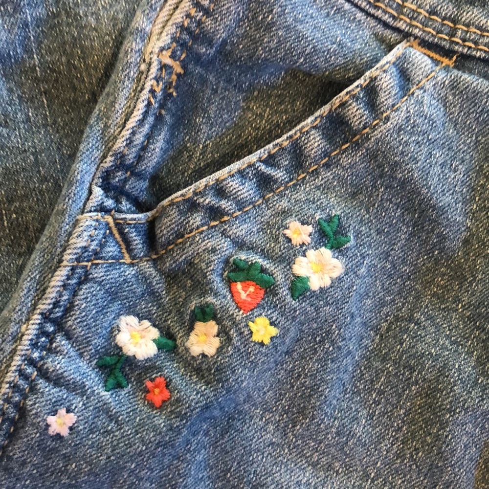 OshKosh Overalls with embroidered detail 2T - Picture 5 of 9